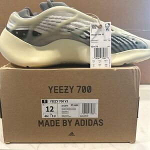 Yeezy 700 V3 Size 12 Men